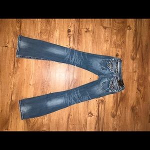 Embellished miss me jeans💙